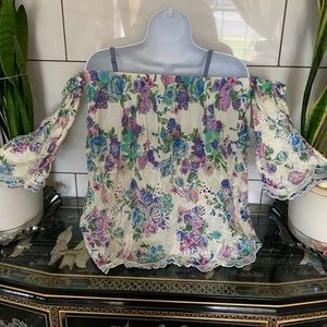 NWOT off the shoulder floral top (1)🌸